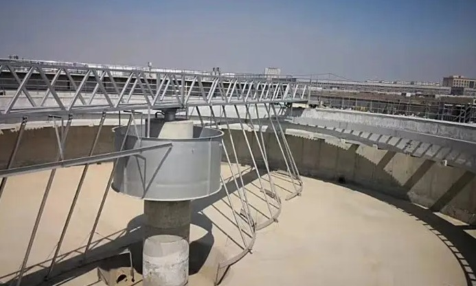 ZQXN型週邊傳動(dong)全橋虹吸式吸泥機