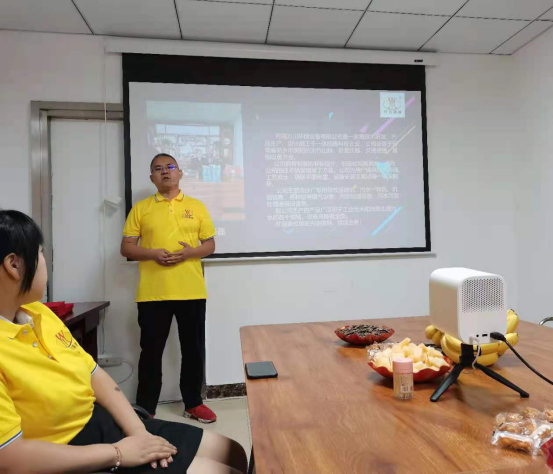 河南萬川環保設備有限(xian)公司2021年上半年錶(biao)彰(zhang)大會(hui)