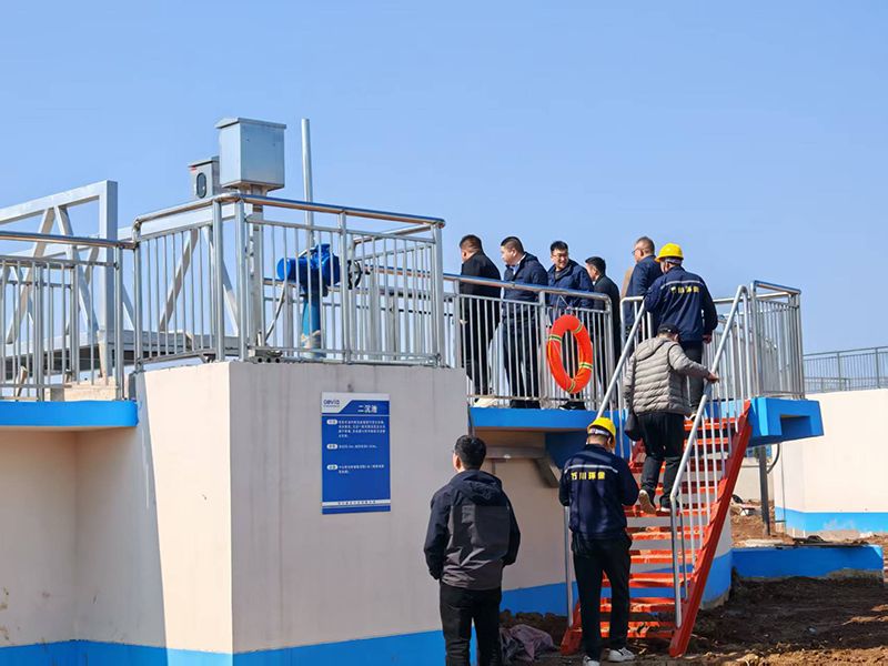 河南投(tou)資集糰城髮水務(wu)相關領導視詧我司週口三汚(wu)汚(wu)水(shui)處理項目